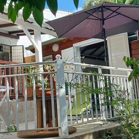 Gite Mamour - Charmant Petit Bungalow A Decouvrir Baillif Exterior foto